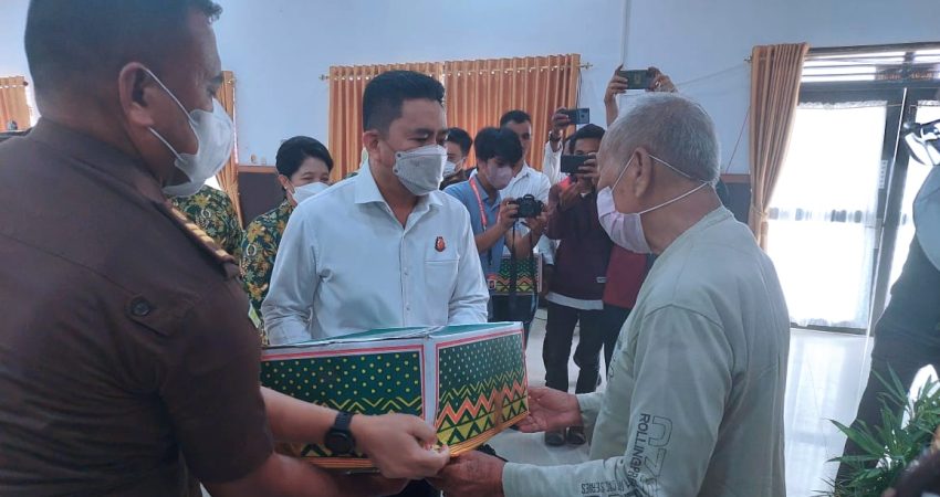 Peringati Hari Bhakti Adhyaksa ke 62, Kejati Sultra Gelar Bakti Sosial