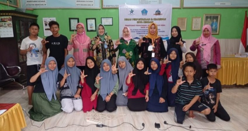 Dinas Perpustakaan dan Arsip Kota Kendari Latih Anak Panti Asuhan Belajar Dasar Komputer