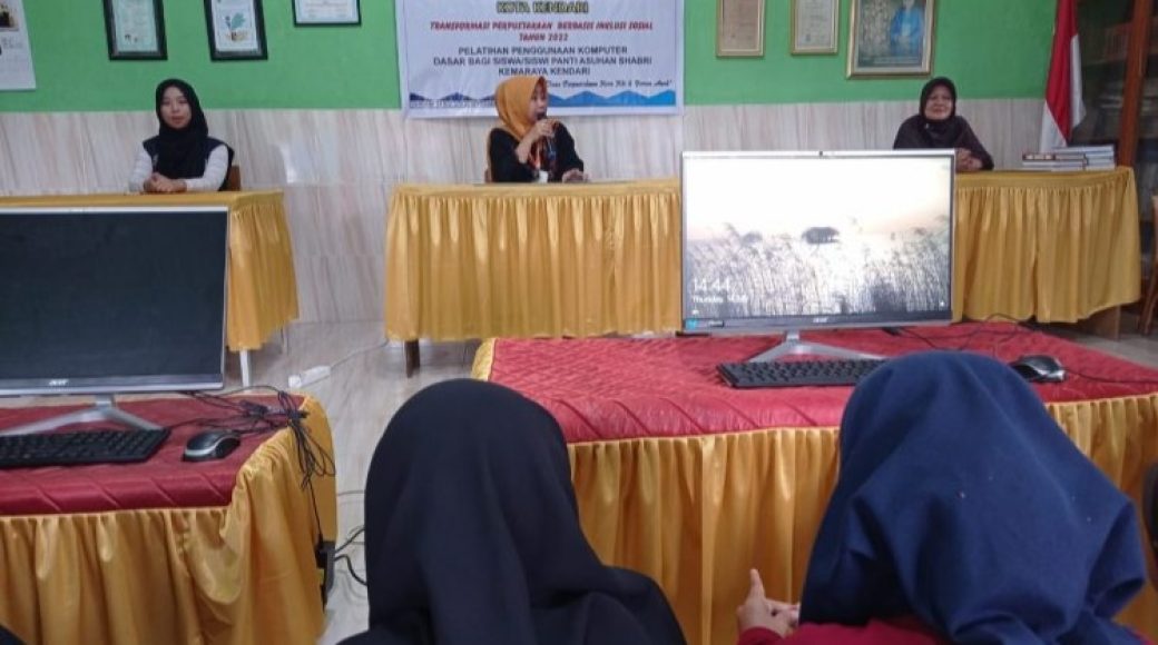 Dinas Perpustakaan dan Arsip Kota Kendari Latih Anak Panti Asuhan Belajar Dasar Komputer