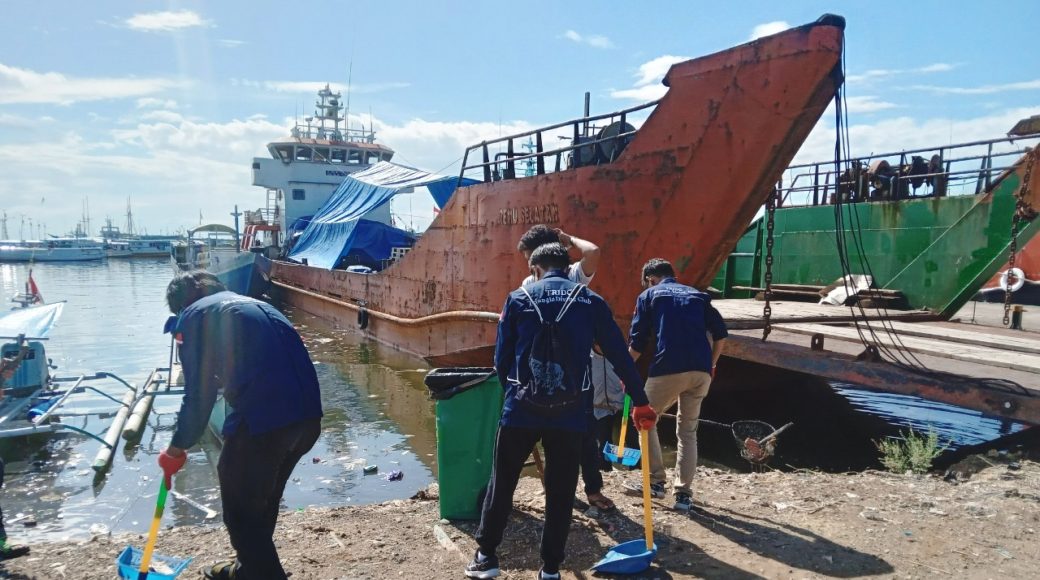 Jaga Ekosistem Perairan, Pelindo dan Ocean Trip Gelar Aksi Bersih Pantai