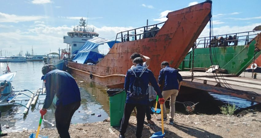 Jaga Ekosistem Perairan, Pelindo dan Ocean Trip Gelar Aksi Bersih Pantai