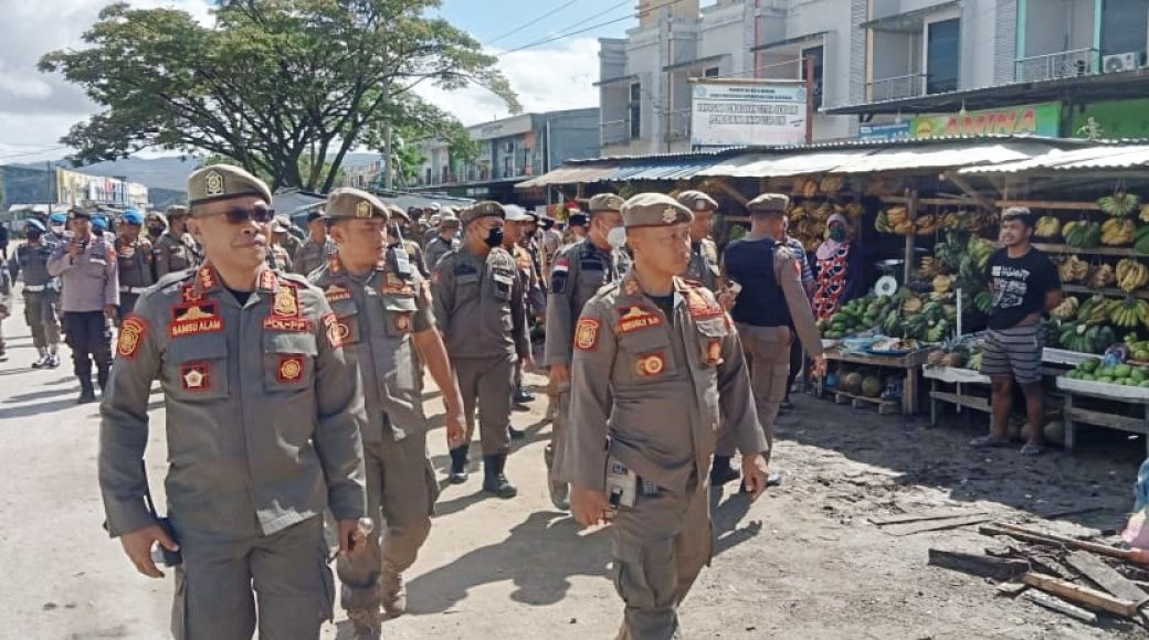 Satpol PP Kota Kendari Tertibkan Pedagang Pasar