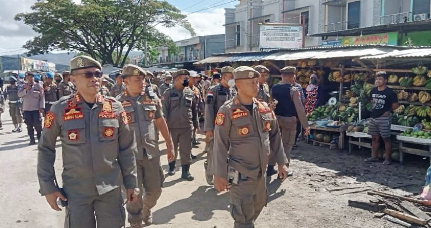 Satpol PP Kota Kendari Tertibkan Pedagang Pasar