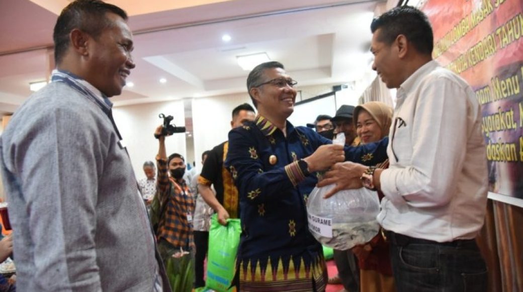 Kelompok Budidaya Ikan Tawar Terima Bantuan dari Pemkot