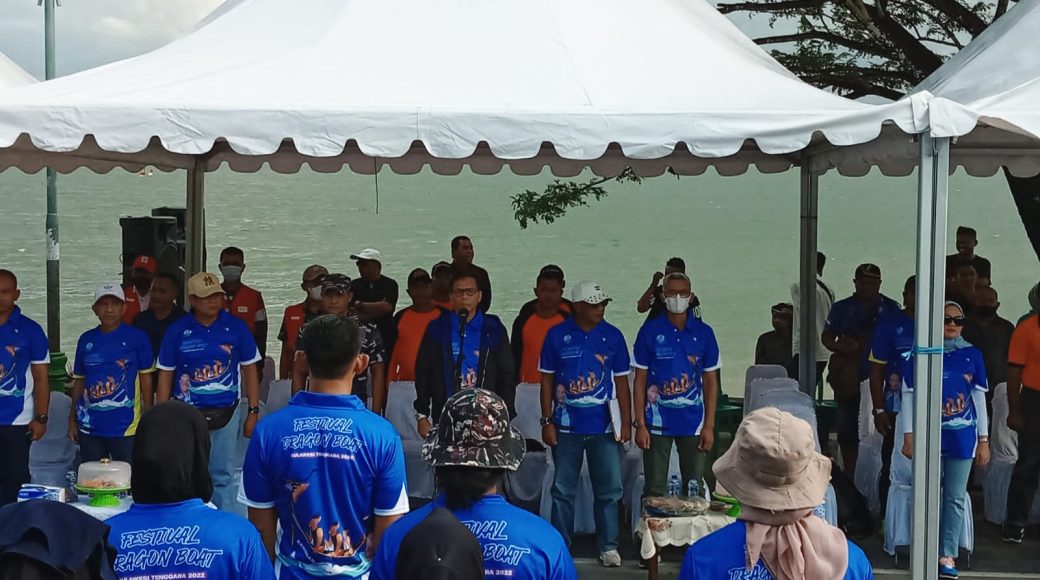 ARS Resmi Membuka Lomba Dragon Boat di Kendari