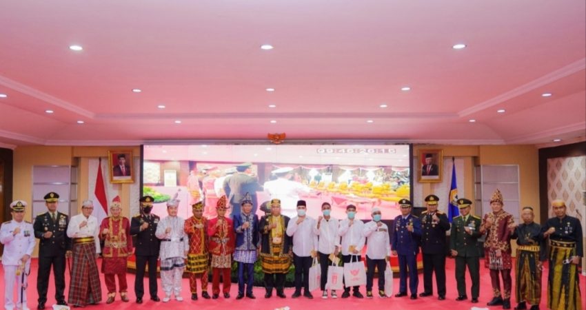 Gubernur Ali Mazi Serahkan SK Remisi Pada 1.705 Narapidana dan Andikpas