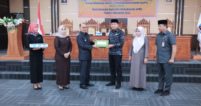 DPRD Konawe Selatan Terima Raperda APBD-P dan KUA PPAS 2023