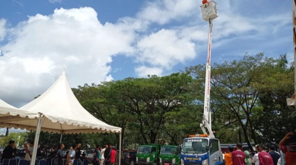 Kota Kendari Punya Mobil Penyapu Jalan