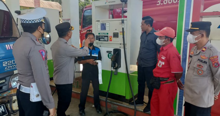 Pantau Ketersediaan BBM di SPBU, Kapolres Kolaka Imbau Pengelola Tidak Lakukan Pelanggaran Hukum