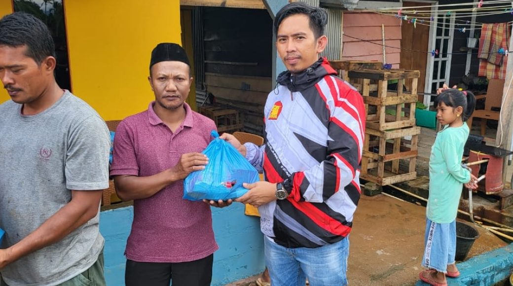 DPD Gerindra Sultra Bantu Korban Angin Puting Beliung di Kolaka