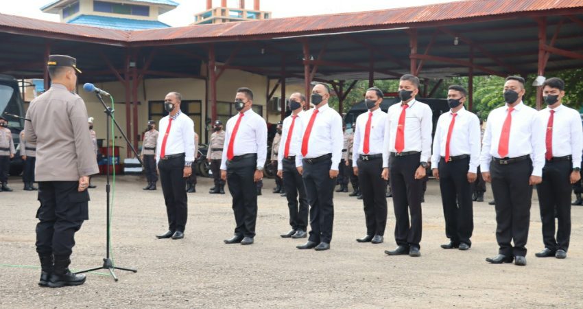 Kapolres Baubau Beri Apreasiasi dan Penghargaan bagi Anggotanya yang Berprestasi