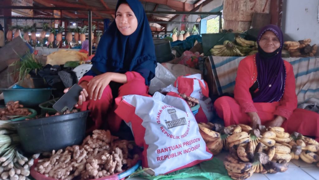 Bertemu Presiden Jokowi di Pasar Wameo Baubau, Eti Amila Merasa Bersyukur