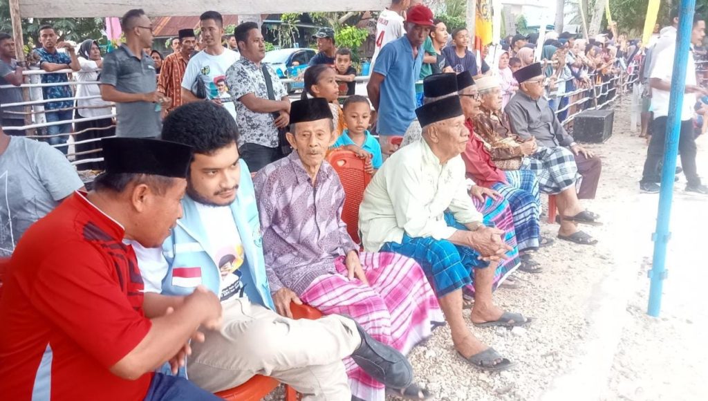 Alvin Akawijaya Beri Sumbangan Hadiah ke Turnamen Futsal Wabula Cup III