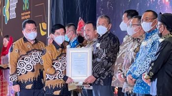 Pemda Kolaka Raih Penghargaan dari Kemenkes Terkait Kesehatan Lingkungan