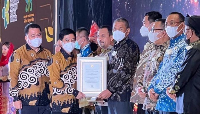 Pemda Kolaka Raih Penghargaan dari Kemenkes Terkait Kesehatan Lingkungan