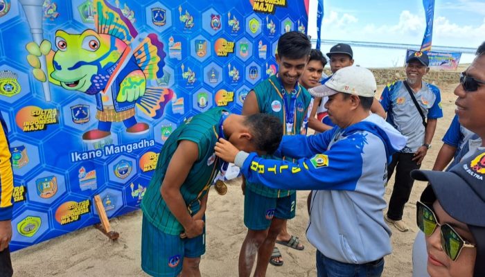 Voli Pasir Putra Kolaka Raih Medali Emas di Porprov ke-XIV Sultra