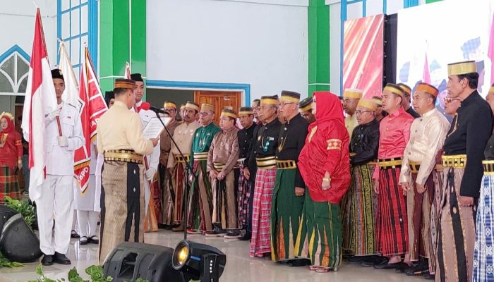 Ketua BPW KKSS Sultra Lantik Ratusan Pengurus IWSS, BPD, BPC dan Majelis Ta’lim Kabupaten dan Kota