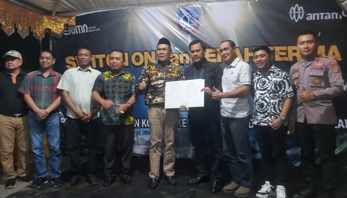 Lagi, ANTAM Serahkan Bantuan Lampu Penerangan Jalan Umum ke Pemda Kolaka