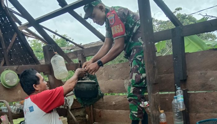 Babinsa Koramil Mowewe Sigap Bantu Warga Dampak Puting Beliung