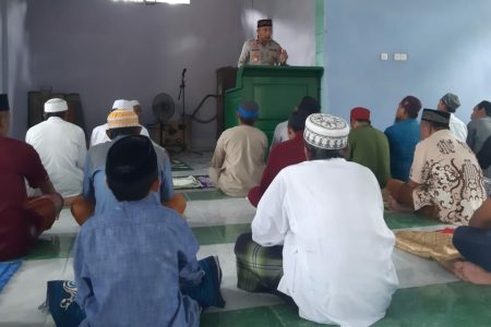 Usai Jumat Berjamaah, Kapolsek Ranteangin Beri Imbauan Kamtibmas