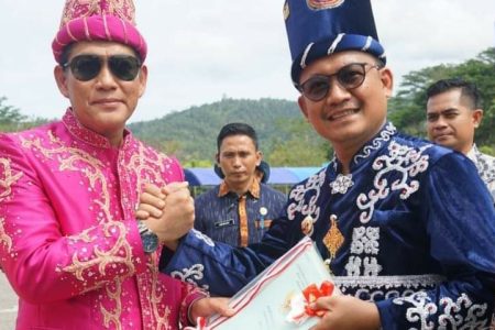 Momen HUT ke 19, Pj Bupati Kolut Terima Sertifikat dari ATR/BPN
