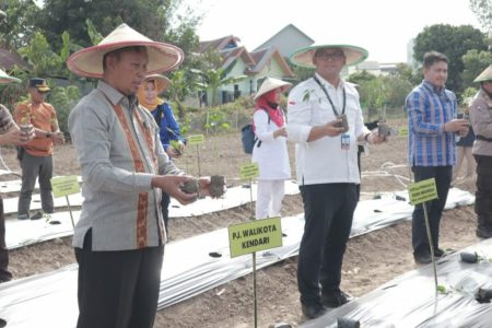 Bersama BI, Pemkot Kendari Laksanakan Tanam Perdana Cabai dan Bawang Merah