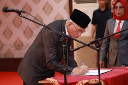 Sekda Lantik Anggota BPRS Sultra