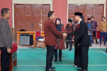 Rektor USN Kolaka Lantik 27 Jabatan Fungsional Dosen Jadi Asisten Ahli