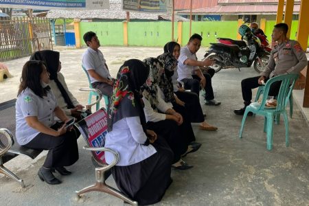Polsek Lambuya Gelar Jumat Curhat Bersama Puskesmas Uepai
