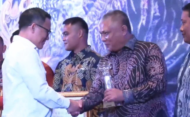 Bupati Konawe Terima Penghargaan Desa Cantik BPS RI
