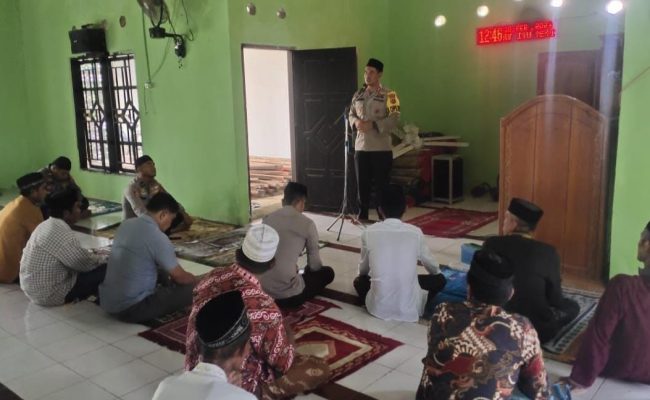 Gelar Jumat Curhat, Warga Desa Apresiasi Kapolres Konawe