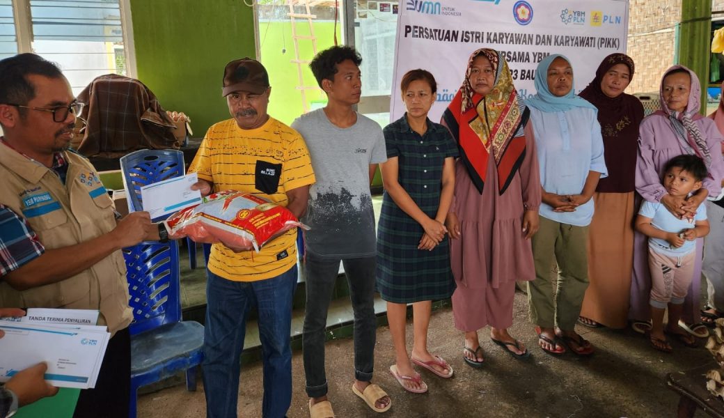 YBM PLN UP3 Baubau Bantu Tujuh Rumah Masyarakat Korban Kebakaran