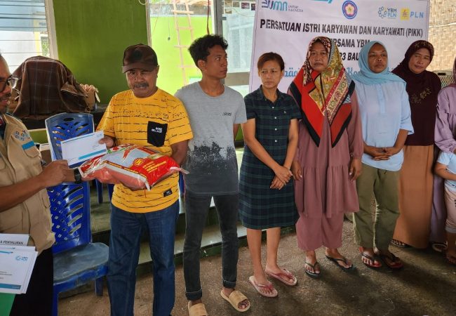 YBM PLN UP3 Baubau Bantu Tujuh Rumah Masyarakat Korban Kebakaran
