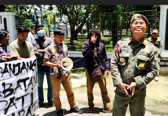 Puluhan Sat Pol PP Sultra Amankan Unras di Kantor Gubernur