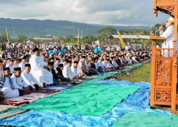 Gubernur Ali Mazi Salat Idul Fitri di Lapangan Banabungi Pasarwajo
