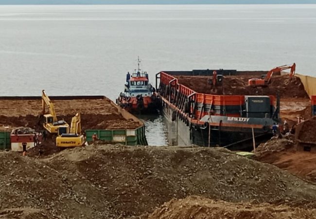 Kapal Vessel Milik PT KMR Diduga Lakukan Pengangkutan Ore Nikel di Luar IUP