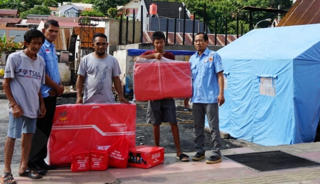 Dinsos Sultra Salurkan Bantuan Bagi Korban Kebakaran di Kolakaasi