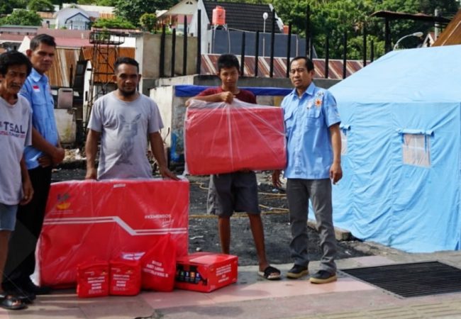 Dinsos Sultra Salurkan Bantuan Bagi Korban Kebakaran di Kolakaasi