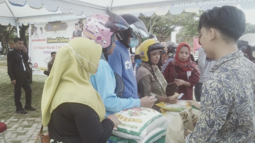 Jelang Idhul Adha, Pemkab Muna dan Perum Bulog Raha Gelar Pasar Murah