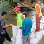 Kurangnya Perhatian Pemda Bombana, Masyarakat Adat Hukea Laea Bendung Aliran Sungai Secara Mandiri
