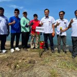 PT ANTAM Menanam Pohon falam Rangka Memperingati Hari Buruh