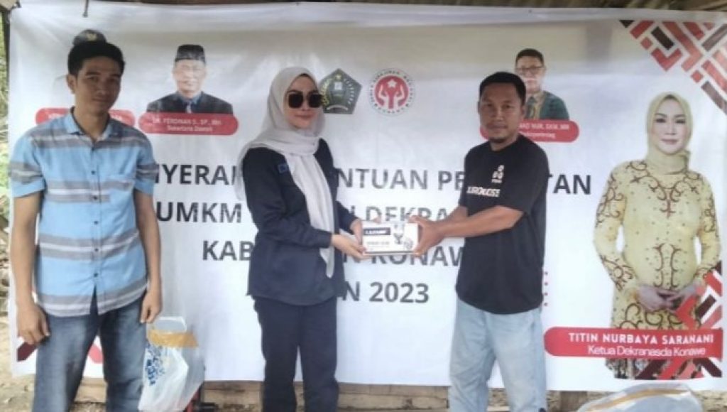 Tiga Kelompok UMKM Binaan Dekranasda di Konawe Terima Bantuan