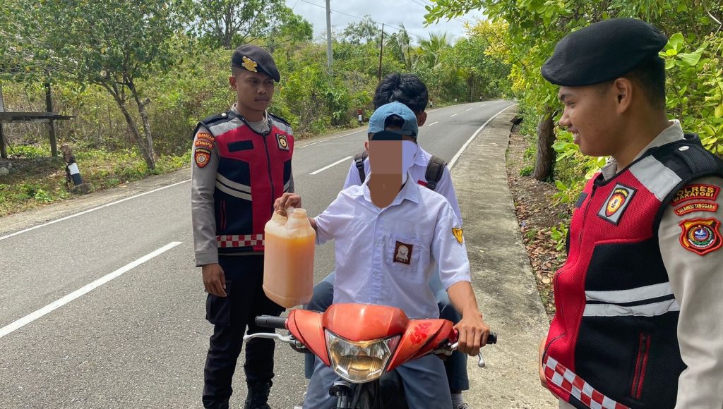 Rela Bolos Sekolah, Dua Pelajar di Wakatobi Kedapatan Beli Miras
