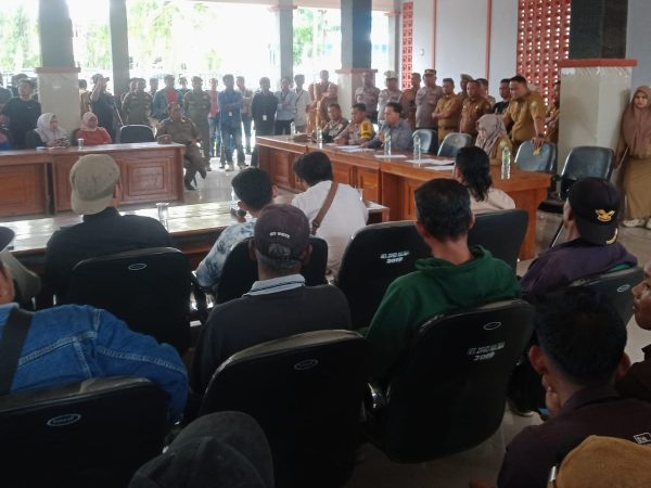 Minta Perhatian dari Pemerintah, Ribuan Warga Konkep Demonstrasi di DPRD Sultra