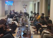 Silaturahmi Bersama Puluhan Pemuda dan Mahasiswa Menui, Irman: Kalian Penerus Daerah