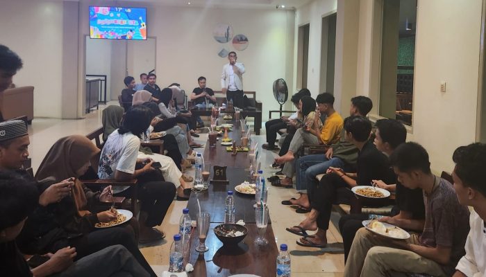 Silaturahmi Bersama Puluhan Pemuda dan Mahasiswa Menui, Irman: Kalian Penerus Daerah