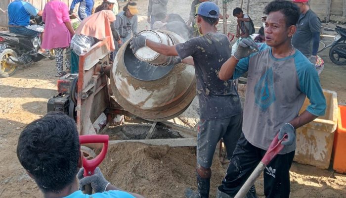 Bangun jembatan Titian permanen Pemerintah Desa Tanjung Batu Perdayakan Masyarakatnya