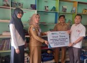 Bantu SDN Terapung, Antam Kolaka Serahkan Lima Unit Komputer