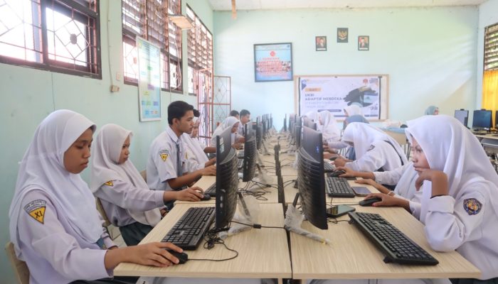 Ratusan Siswa Tingkat Atas di Buton Ikuti UKBI Adaptif