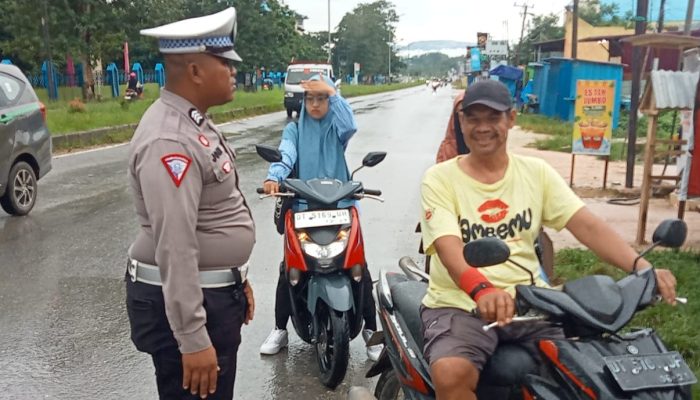 Satgas Gakkum Ops Keselamatan Anoa Pastikan Penggunaan Helm Harus Sesuai Standar